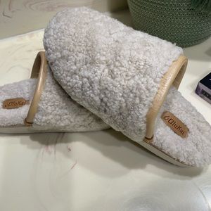 Olukai womens brand new Pupu Mua.